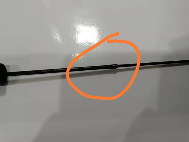 小雨整下了一天，小鱼闹钩厉害，鱼没有钓多少，把小轻竿搞折了