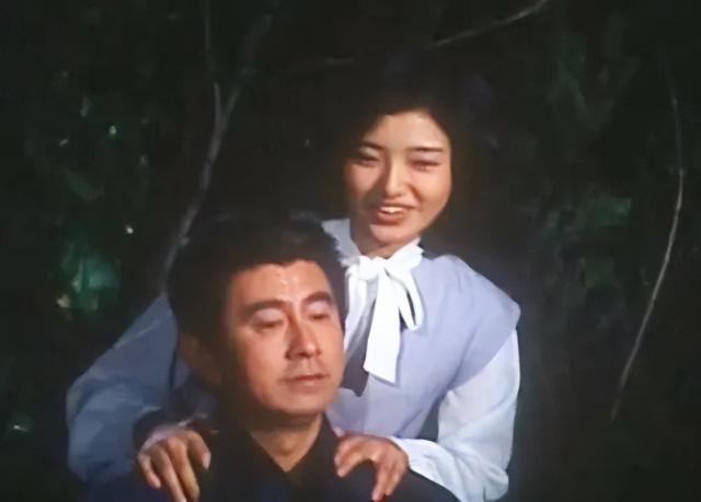 宇津井健的旷世恋:爱妻患病40年不离不弃,83岁去世当天娶了初恋