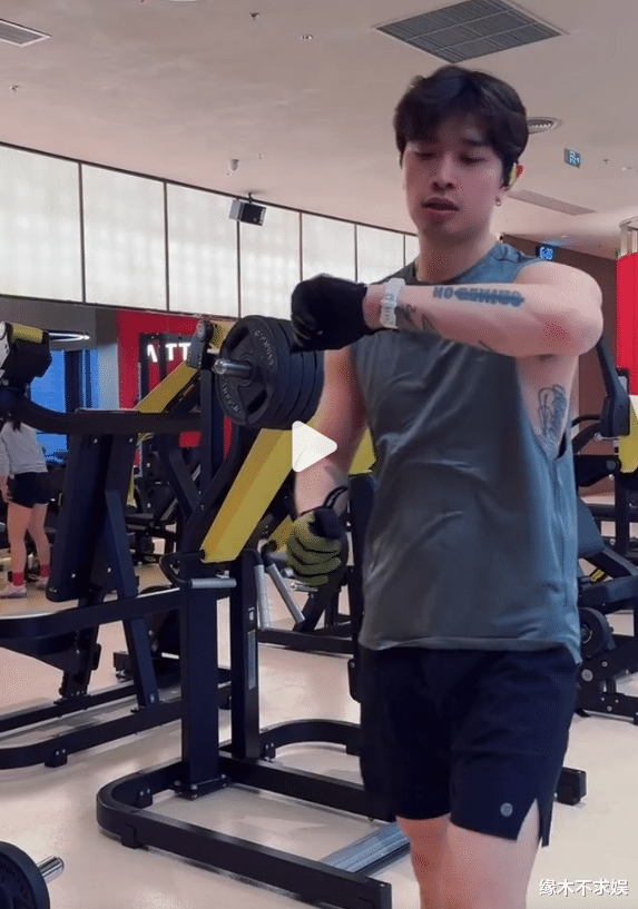 说唱圈再曝丑闻！多位女生控诉被满舒克感染HPV，聊天记录信息量大