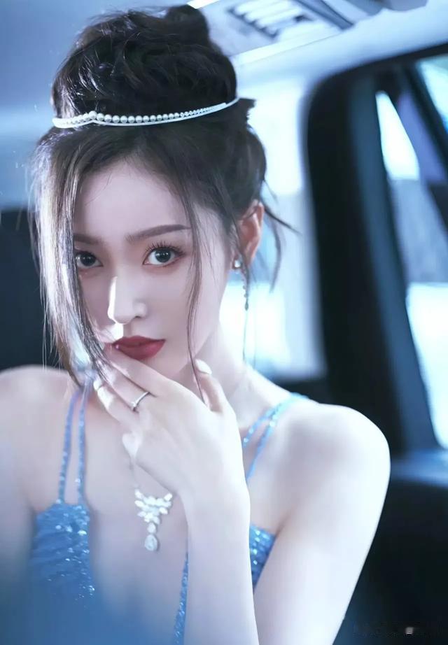 蓝色妖姬张天爱,每一张都让人心跳爆表