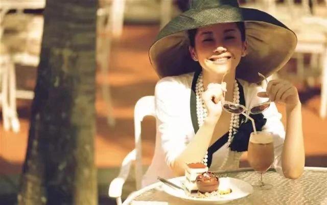 许晴:55岁不婚不育,终于坦白:如果他没有死,我早已是孩子妈