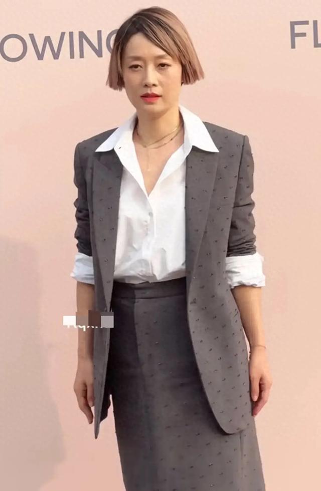 马伊琍换新发型,被网友吐槽太显老,新造型一言难尽