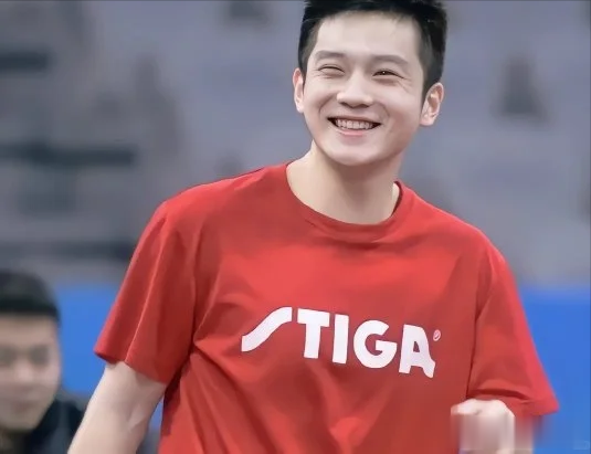 樊振东,胖过瘦过但是没丑过,他年轻时候帅的啊,好可爱好软萌