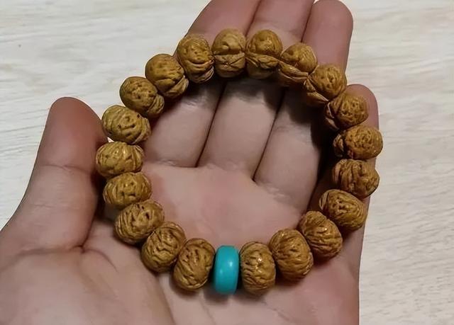 100元的莲花盘成了飞碟？藏式手串了解一下！