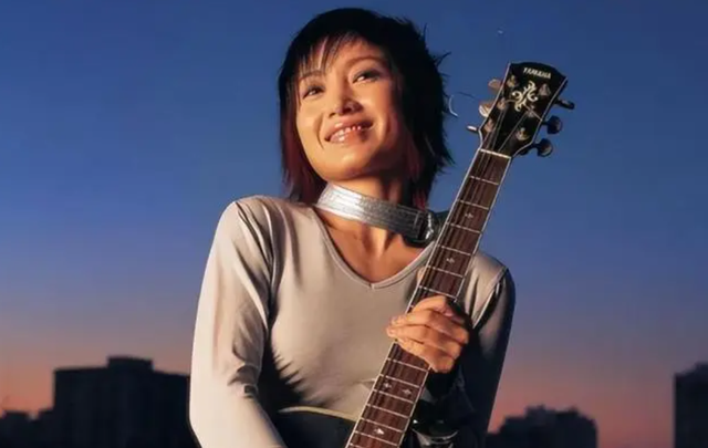 春晚|她，56岁，曾五上春晚，遭渣男伤害，如今单身依旧热爱生活