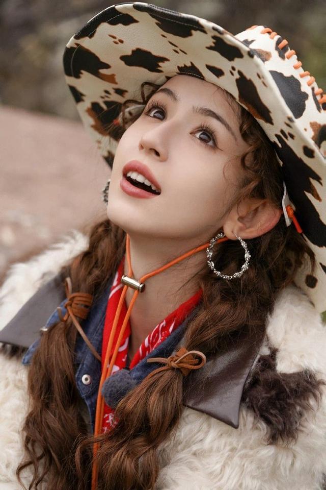 玉女不再清纯,一舞封神后深陷“蜡烛门”,她为何被万人唾弃?