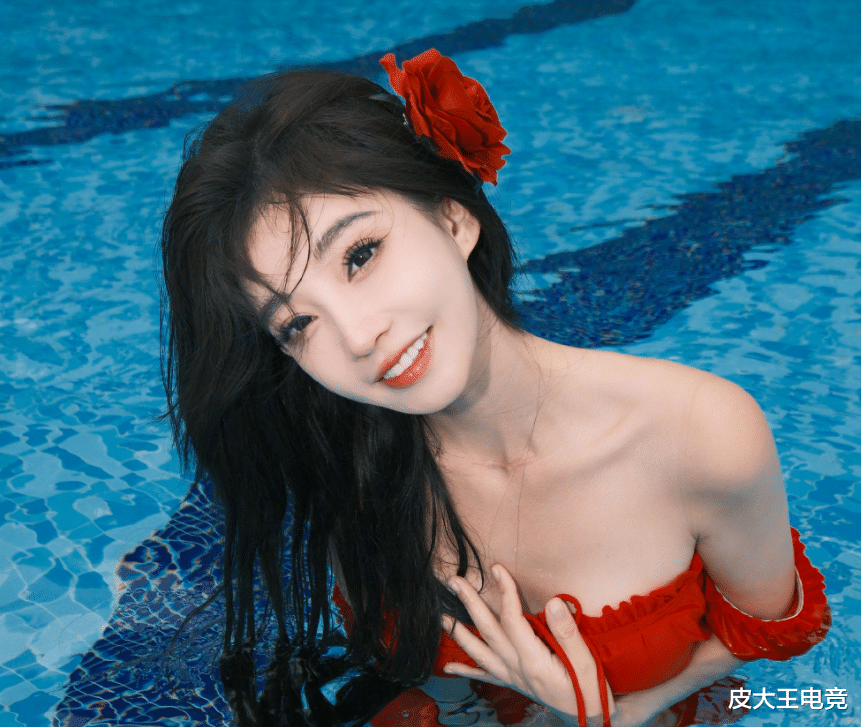 冯提莫再晒泳装美照，因腰线冲上热搜，网友：热搜肯定是买的