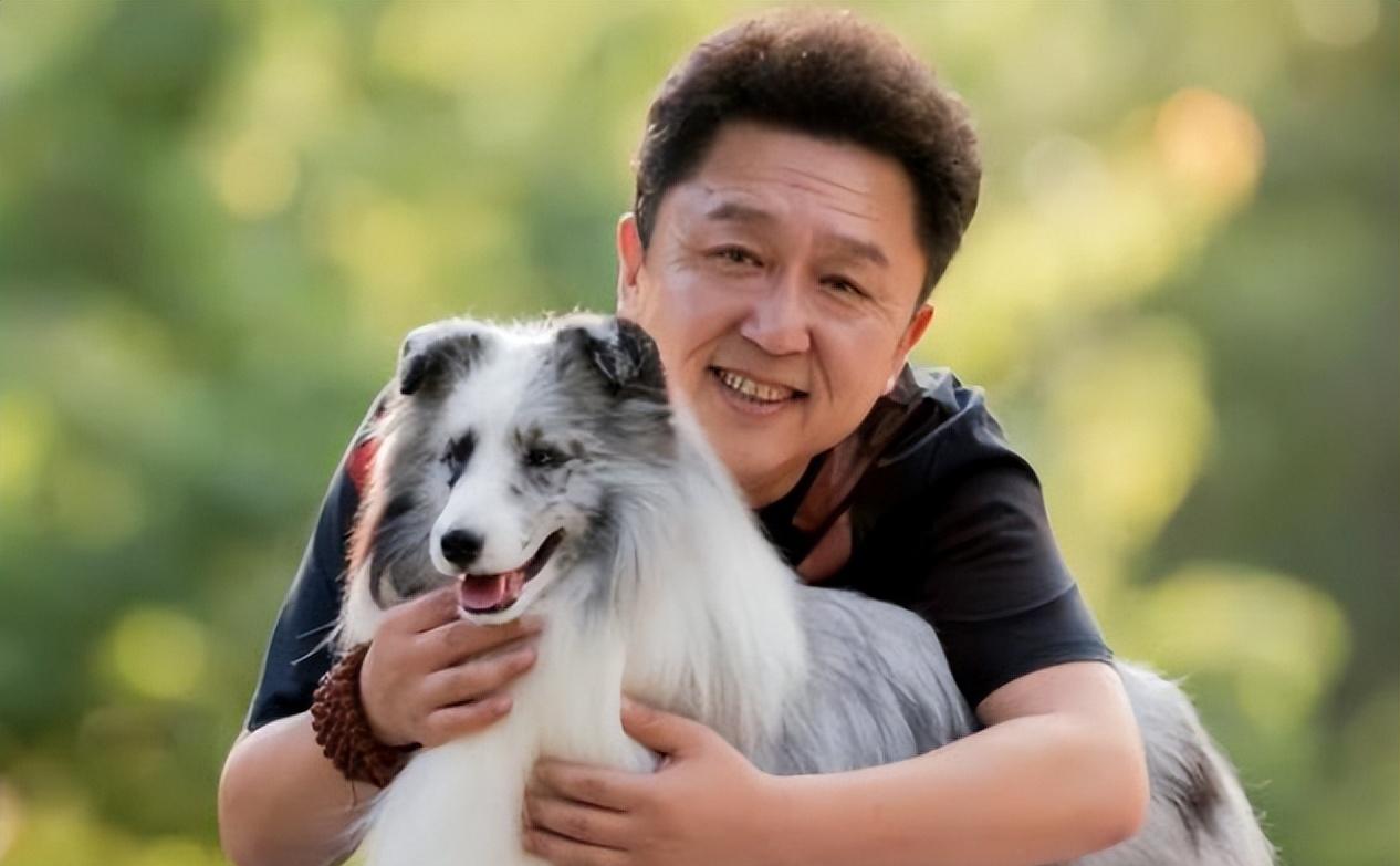 网友实地探访于谦的60亩马场,地上荒草丛生,门窗也被拆走