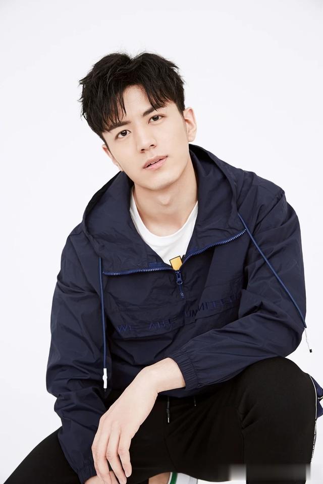 李九霖逆天颜值,太迷人了,身材太好了?霸气威武十足!