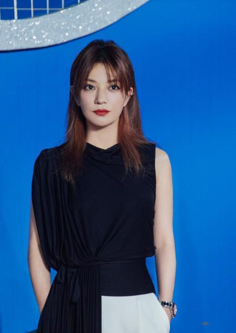 好牌打烂!如今再看赵薇现状,才终于明白范冰冰当年那句话含金量