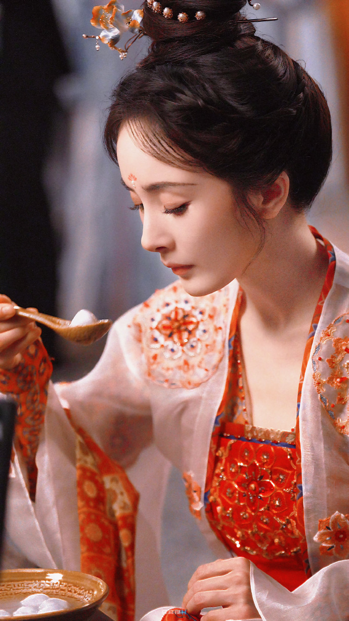 杨幂、唐嫣、刘诗诗，85花之间的差距已悄然拉开