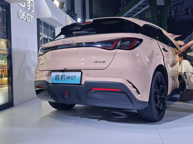 比预售价便宜1.32万！海豹06GT上市，会是更适合你的两厢车？