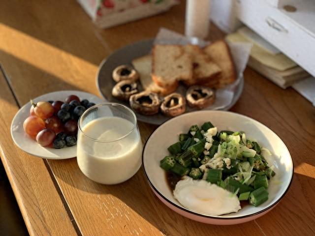 早上起床后,宁愿饿肚子,尽量少吃这4类早餐,医生:尽早了解