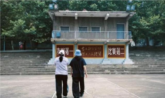 贾玲42岁生日,张小斐的神仙友情,戳穿多少娱乐圈的“塑料友谊”