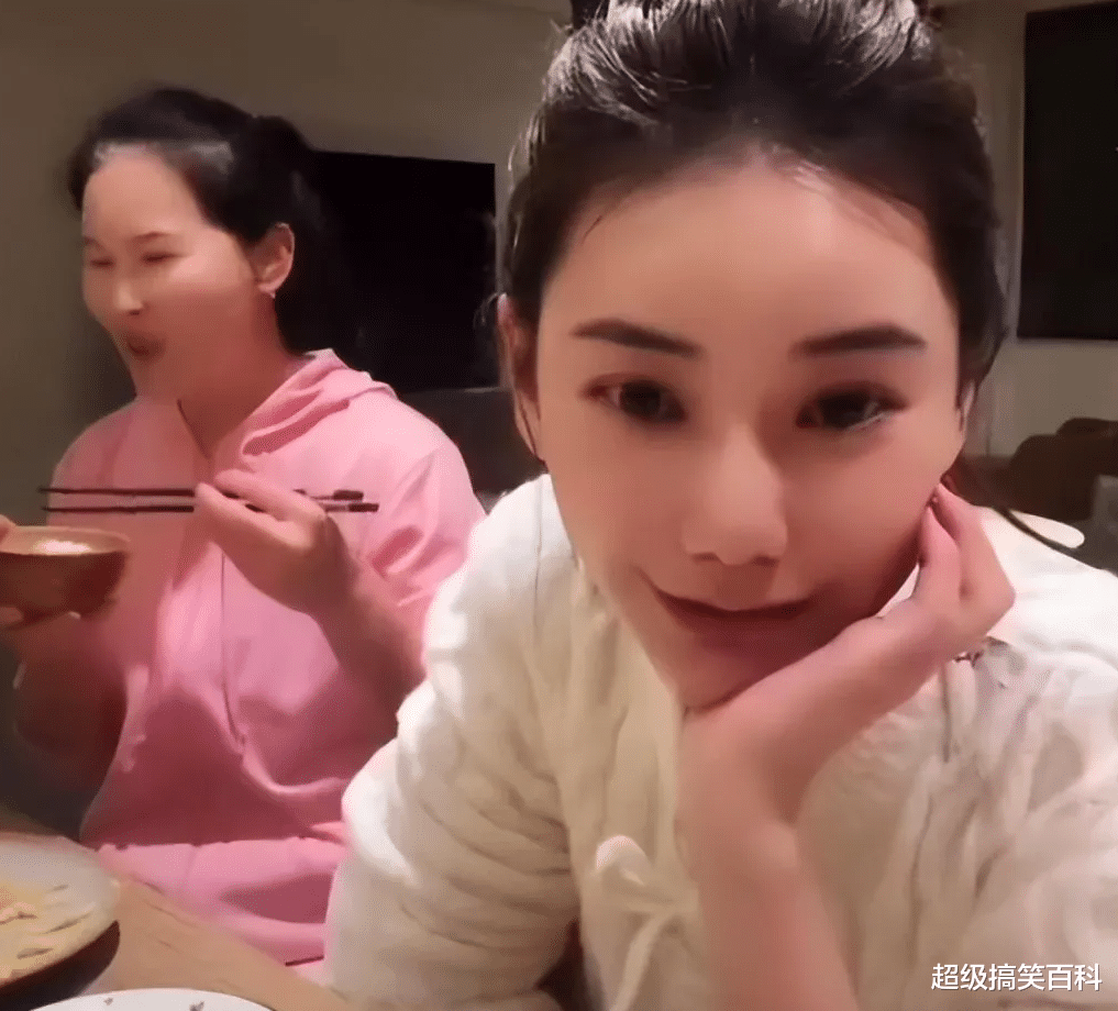 汪小菲见到儿女,小杨阿姨做一桌团圆饭,张兰眼含泪光十分感动