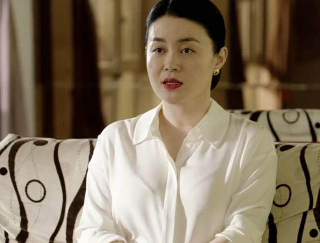 关婷娜：和赵本山绯闻不断，41岁仍单身，郭德纲：有心胸