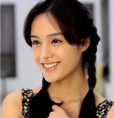 与曾黎分手后4年不谈恋爱，娶小8岁女星却再度爆红，为何又离婚了