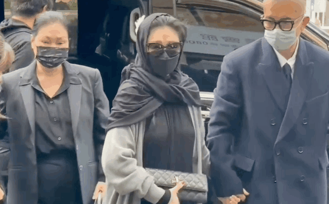 一件透视裙,将大S的尴尬境况,展现的淋漓尽致