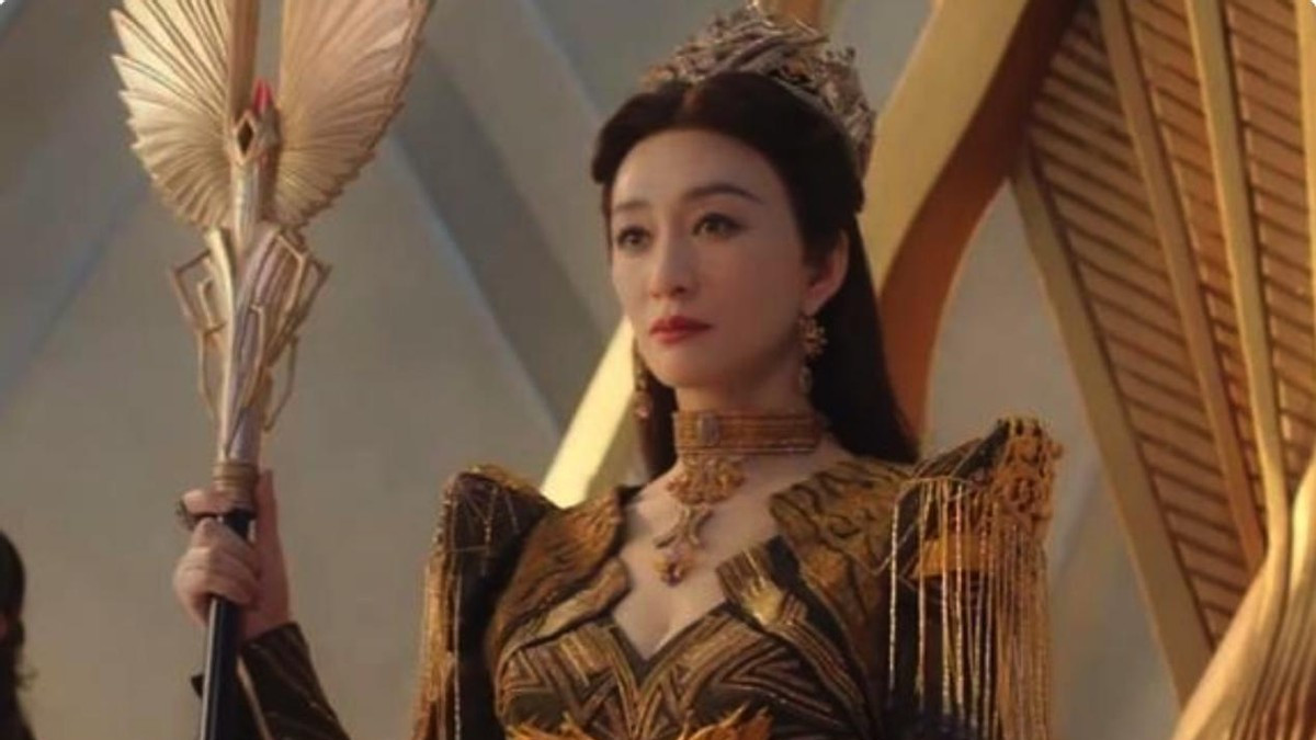 《斗罗大陆2》来袭，李小冉演比比东丰满有料，我却被柳二龙惊艳