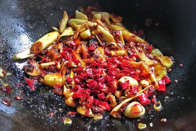 香辣味浓的鸡爪,让你欲罢不能美味!