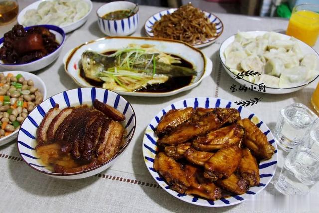 儿子领对象回来，父母做的晚餐火了，网友：中国式优秀父母