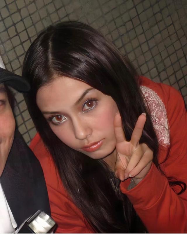 19岁的Baby美到了巅峰,整了一张嘴,换来了终生开朗外向,太值了