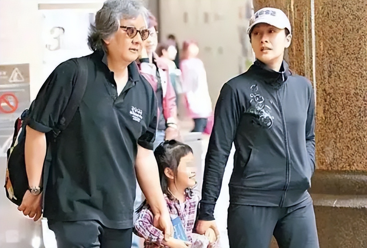 陈慧珊:2段婚姻,36岁才做妈妈,丈夫破产,41岁转行当老师