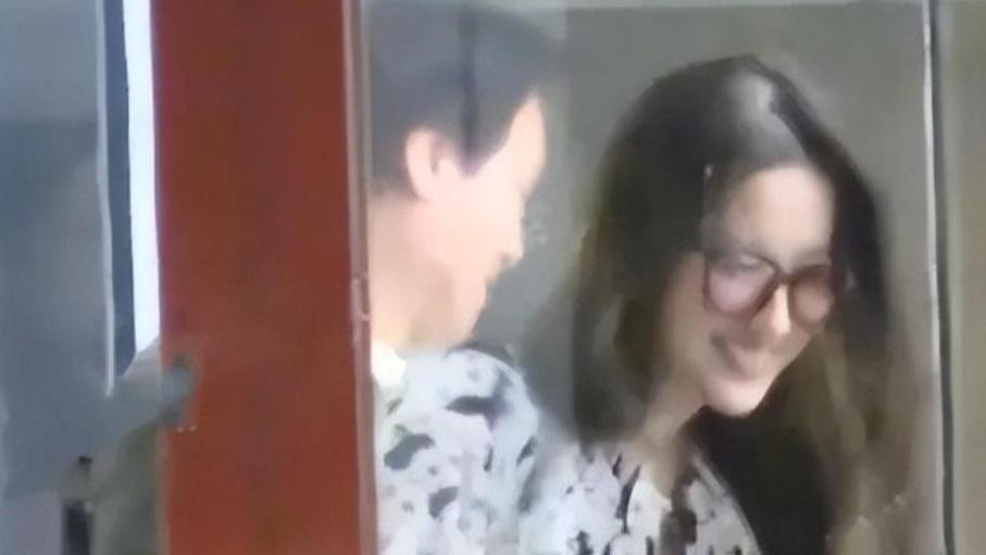 刘亦菲深夜与男子聚会三小时，男方照片曝光