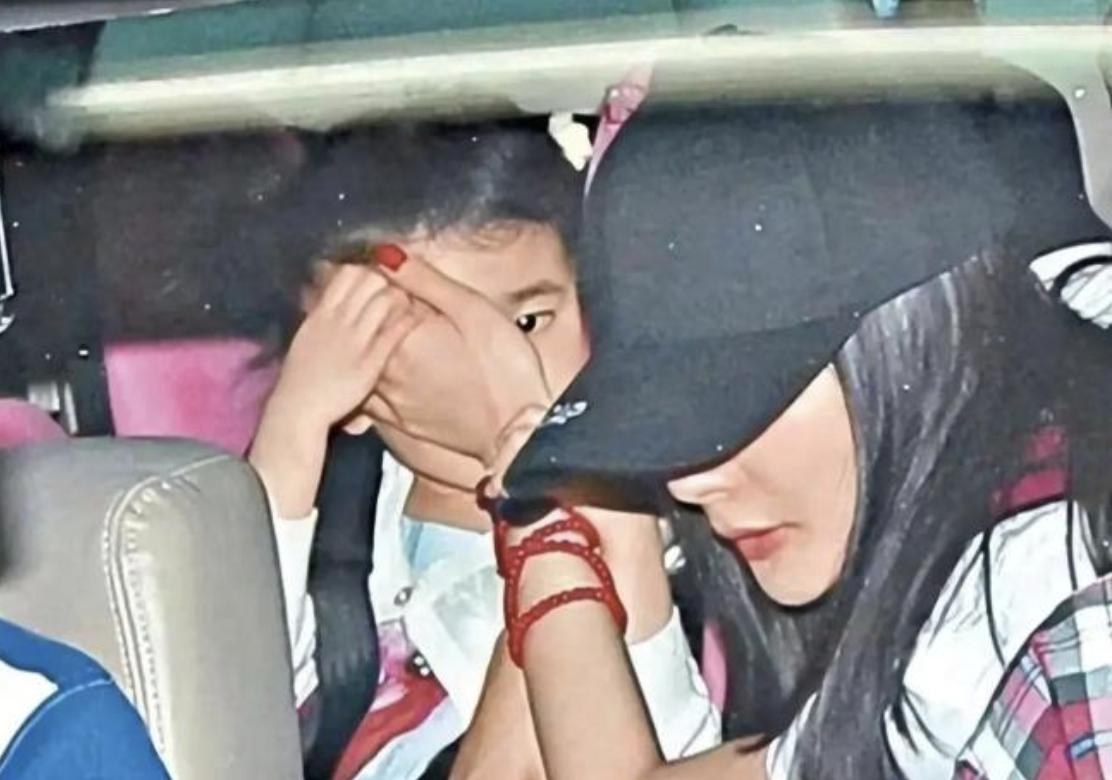 杨幂六一儿童节不忘为10岁女儿送生日祝福，喊小糯米“我闺女”好亲昵