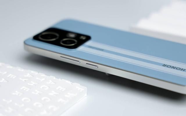 荣耀加速清仓,12GB+256GB跌至2028元,骁龙8Gen2+超帧独显