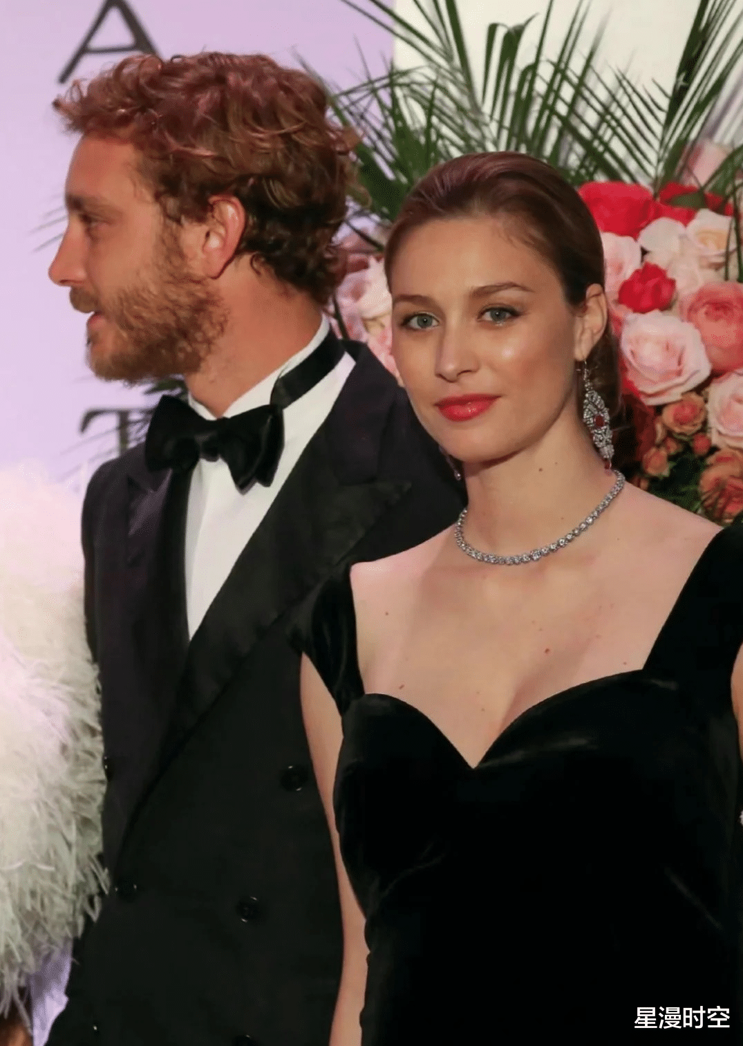 被摩纳哥王妃外孙媳妇狠狠惊艳到了！妥妥皇室风范！气质不输明星