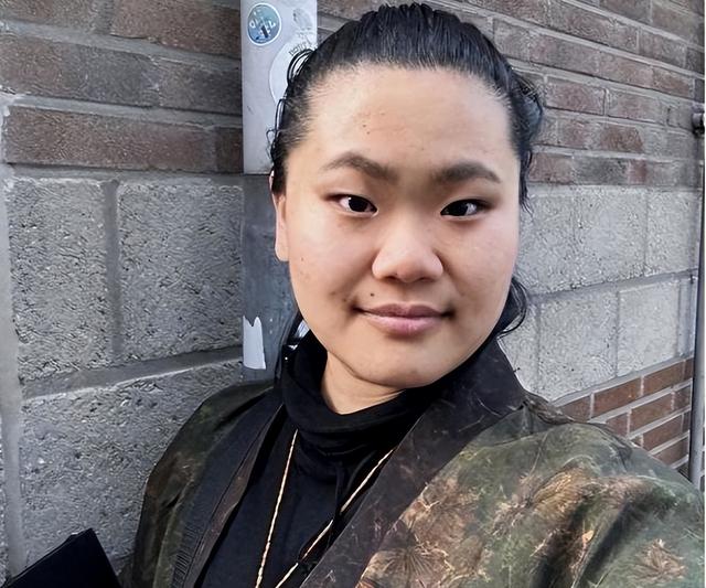 毕福剑女儿遭批“不男不女”，像肌肉发达的猛男，将父亲老脸丢光