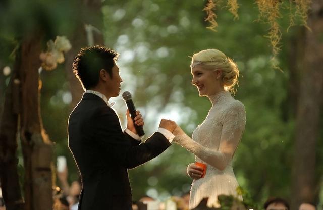 她与撒贝宁结婚8年，原来是个“二婚头”，前夫丝毫不比小撒差！