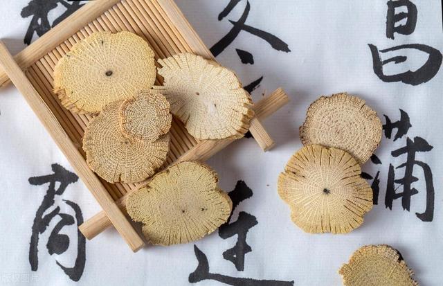 前列增生，【杏仁】通小便，【水蛭】缩腺体