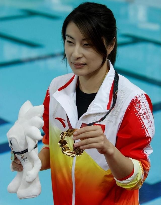 奥运女王终脱单？郭晶晶当红娘！神秘帅哥身份成谜