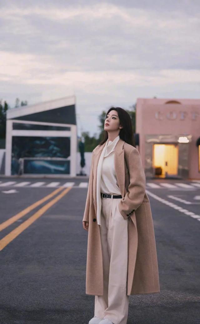 陈瑶，美丽而又大方。