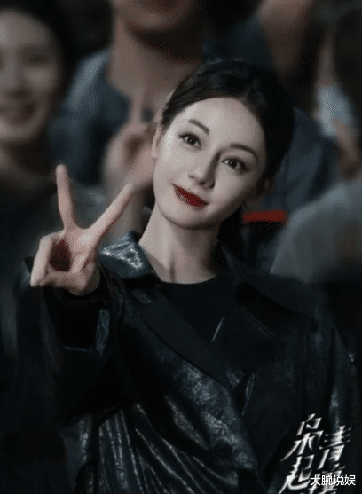 一天招商三部剧!迪丽热巴2025年杀疯了,一张屏保成央妈正剧女主