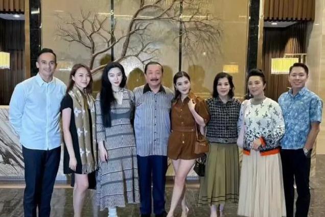 范冰冰和富商跳舞，邮轮扭腰凹造型，游走大佬间，卖力求工作机会