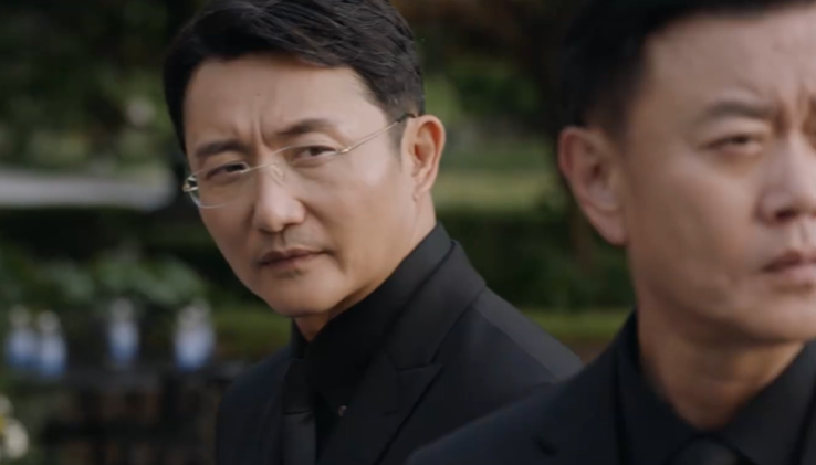 《城中之城》：但凡于和伟拉胯一点，都压不住这群“演技炸裂”的老戏骨