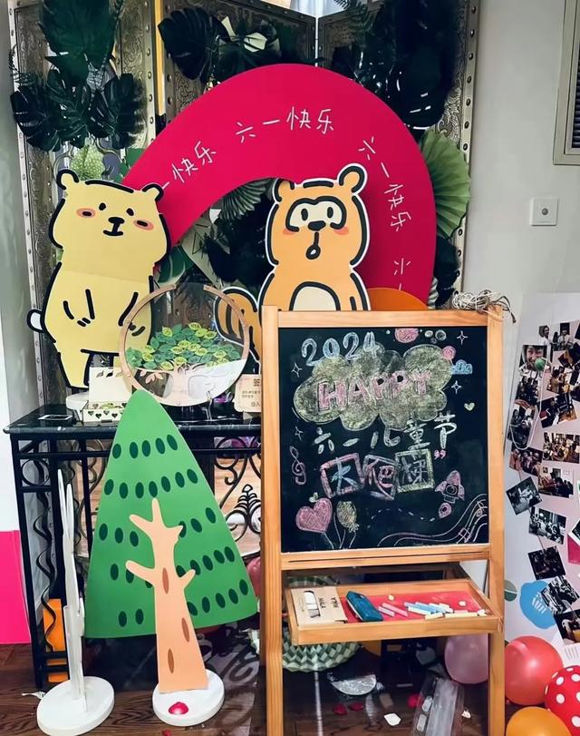 刘欢|60岁刘欢最新露面 豪宅设宴款待好声音学员 妻子罕见现身显年轻！