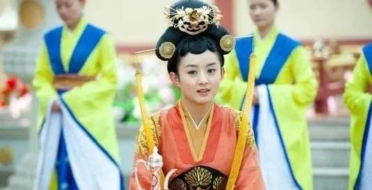 赵丽颖遭经纪人背刺？黄王星越整容改年龄？人气一哥隐婚男友？