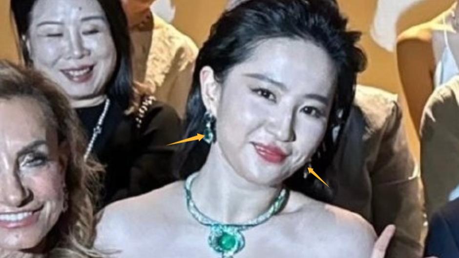 37岁刘亦菲晚宴跳舞惹争议，舞姿难评被嘲油腻，还没小时候仪态好