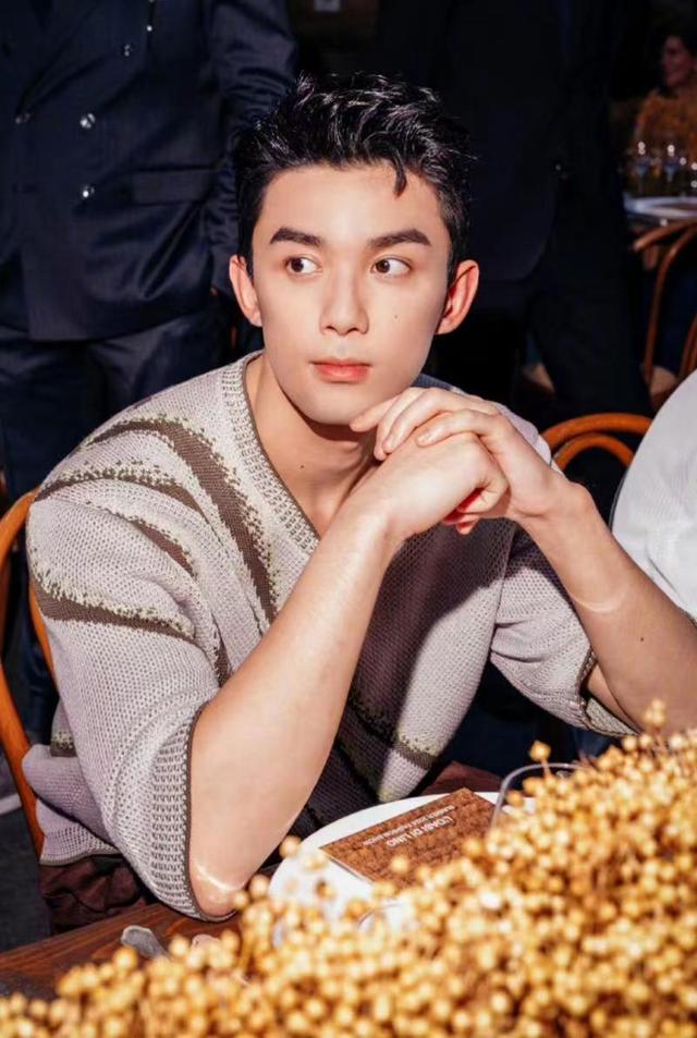 吴露可逃CP成真，细节暴露恋情内幕？网友神评论笑发财