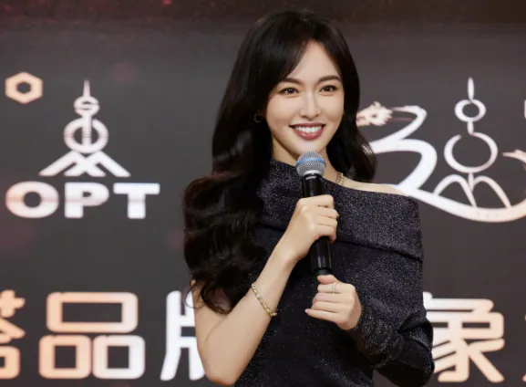 唐嫣突然公布喜讯，粉丝集体炸锅：三年了，终于等到这一天了！