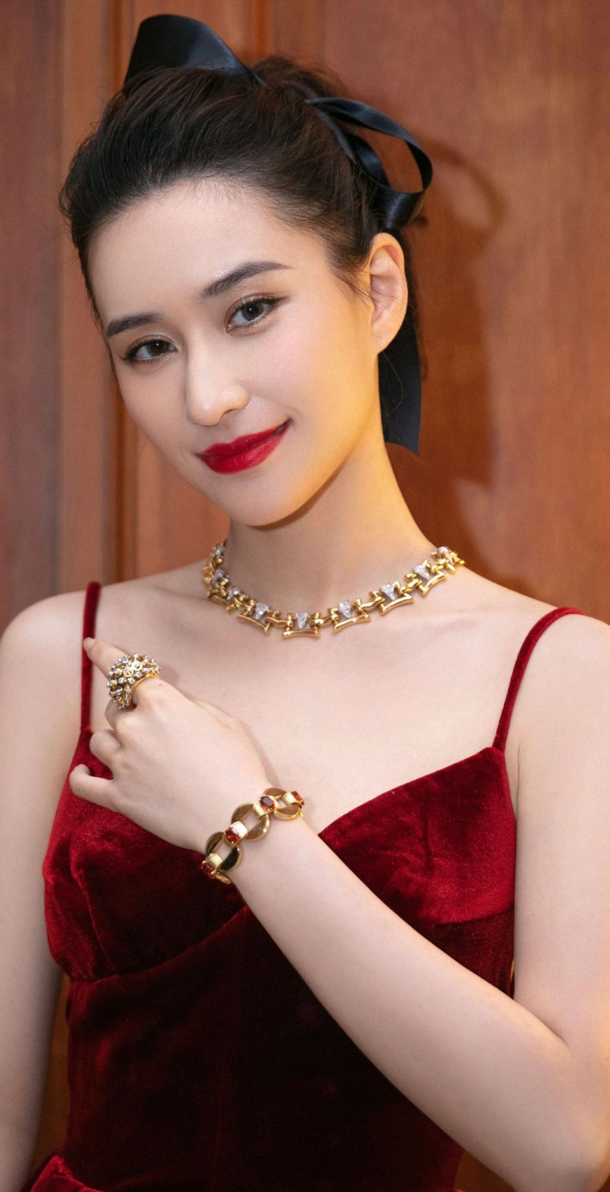 何超莲婚后长期分居守活寡!聚少离多被传婚变,双方都在苦苦坚持