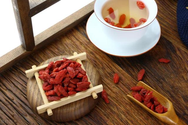 一味补阳，一味补阴，阴阳两虚的人，一定要试试这两味中药！