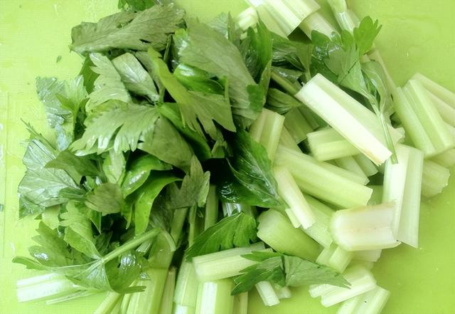 为啥吃芹菜不吃叶子？或许很多人不清楚，为了健康不妨了解一下