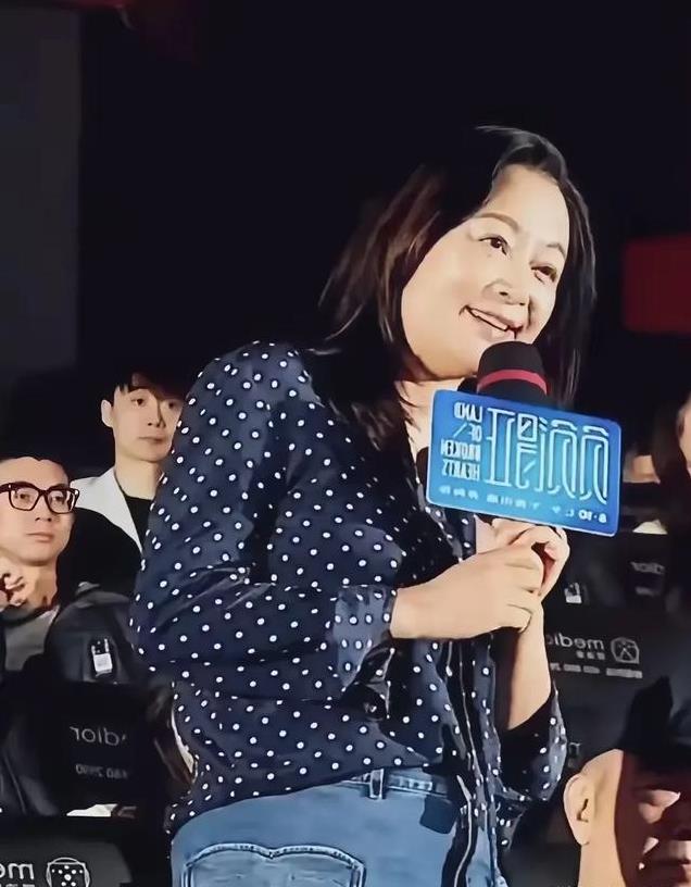 无滤镜现原形,热巴香肠嘴,高圆圆两层游泳圈,杨坤成行走的石像