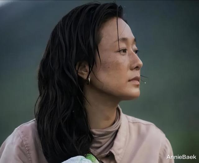 48岁的马伊琍官宣喜讯,和文章离婚5年,她证明自己还是“王者”