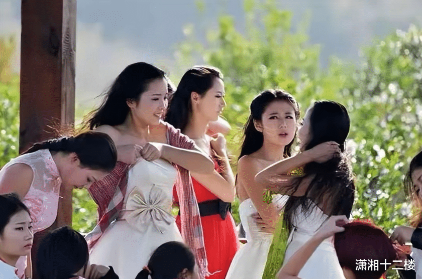 横店20万群演现状:美女泛滥成灾,懒汉光棍遍地,他们将何去何从